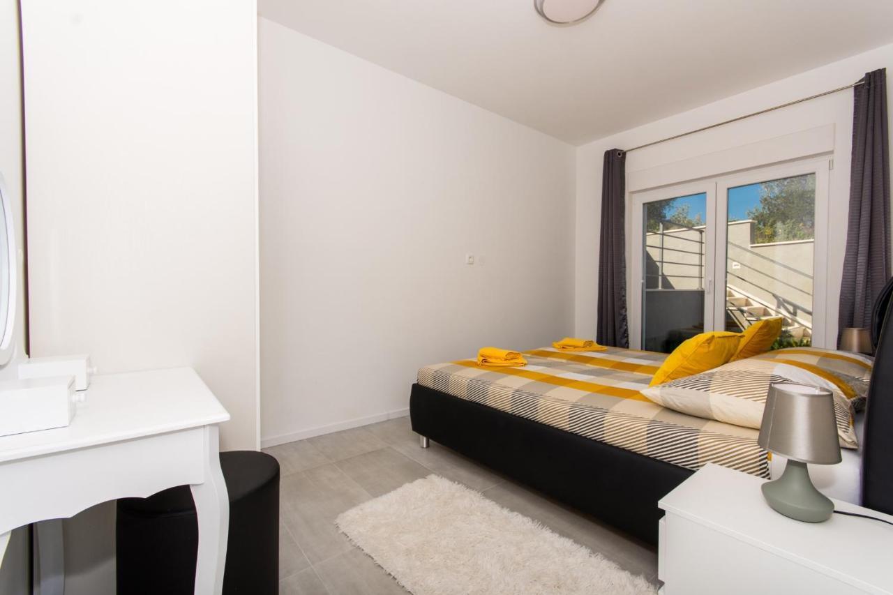 Apartment Julia Trogir Exterior photo